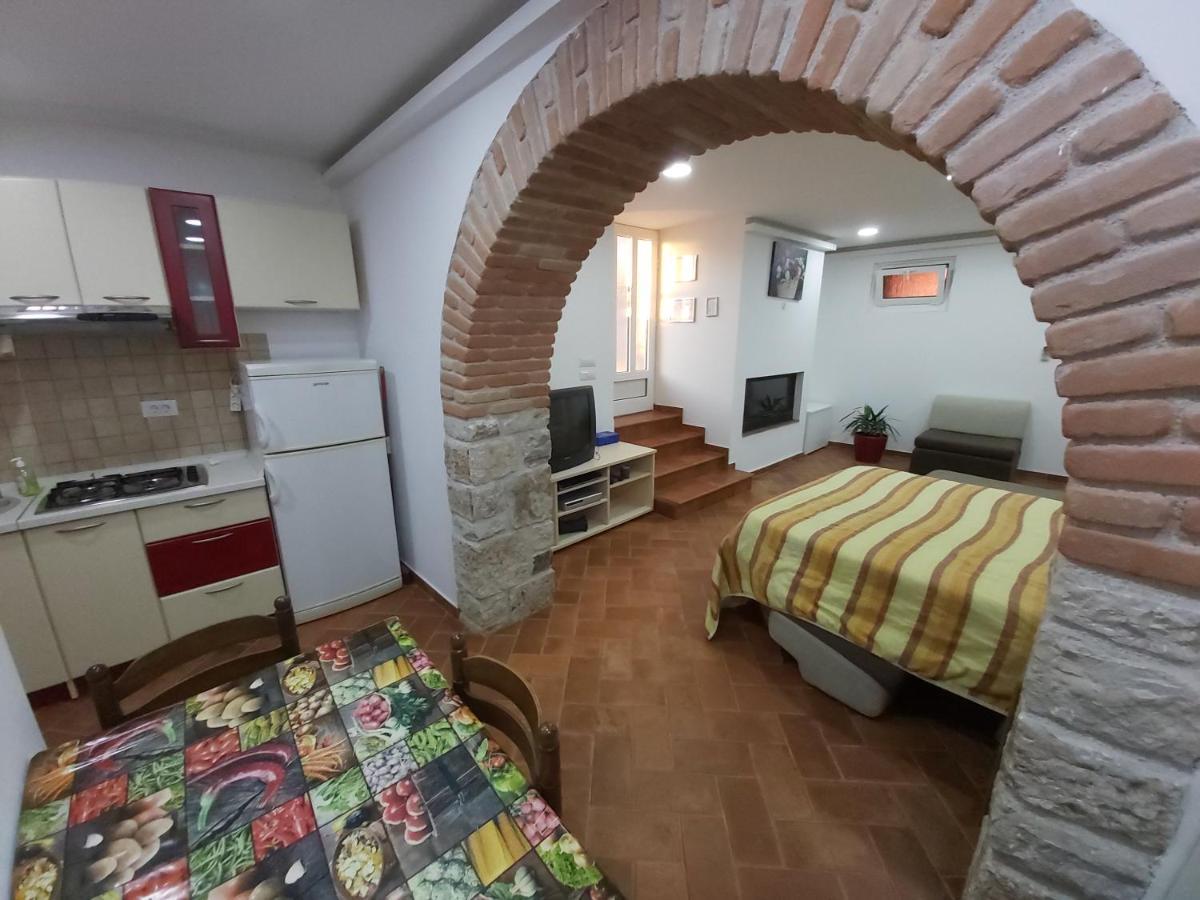 Studio Apartman Marko Porec Esterno foto
